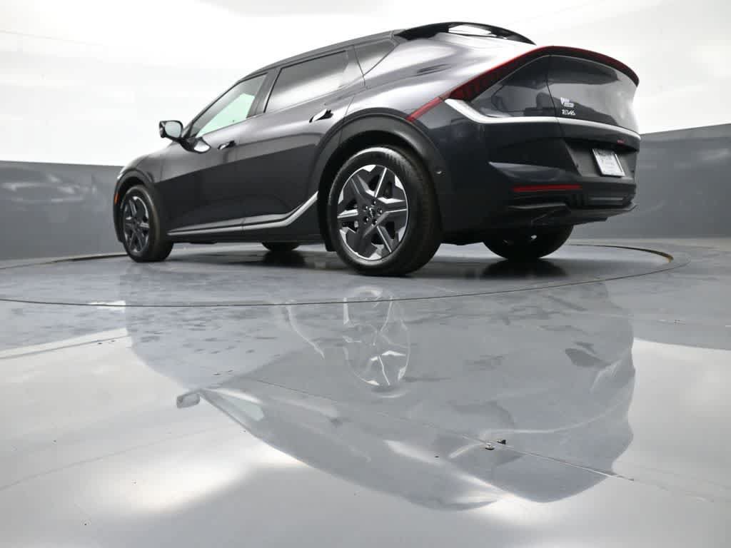 Certified 2025 Kia EV6 Light w/ Light LR Technology Package AWD/4WD image 31