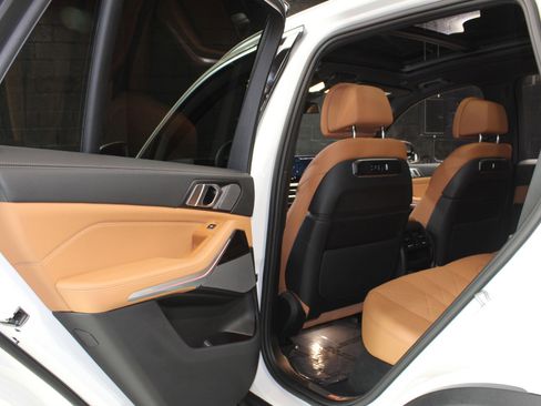 Used 2024 BMW X5 sDrive40i w/ Premium Package image 36