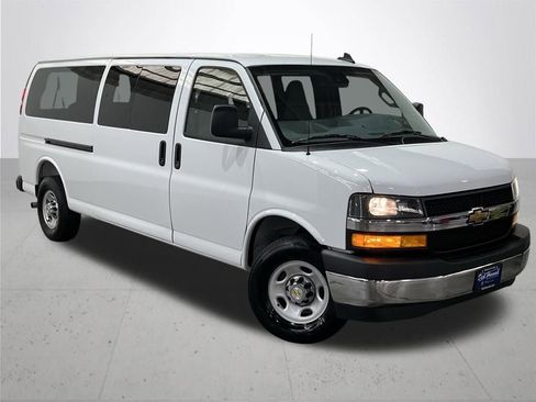 Used 2025 Chevrolet Express 3500 LT w/ LT Preferred Equipment Group RWD image 7