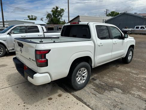 Used 2024 Nissan Frontier SV AWD/4WD image 7