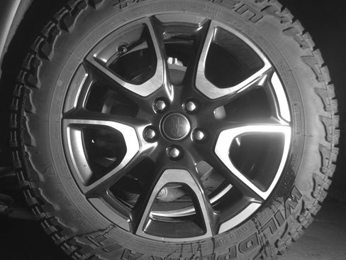 Used 2025 Jeep Compass Trailhawk AWD/4WD image 13