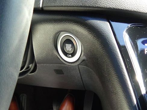 Certified 2025 Chrysler Pacifica Select FWD image 25