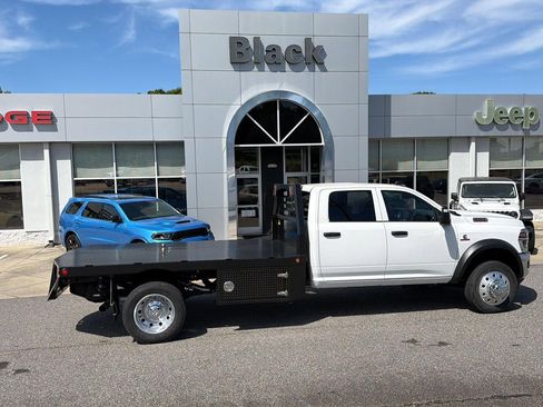 New 2026 RAM 5500 Tradesman w/ Chrome Appearance Group AWD/4WD image 3