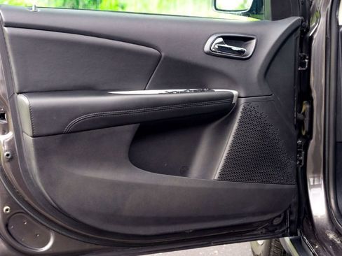 Used 2019 Dodge Journey SE FWD image 21