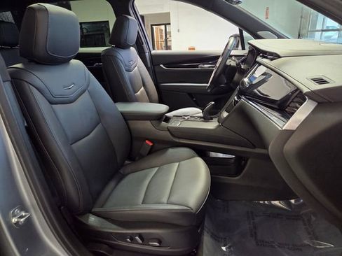 Used 2024 Cadillac XT6 Premium Luxury w/ Technology Package FWD image 28