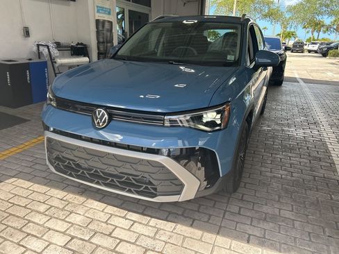 Used 2025 Volkswagen Taos SE image 3