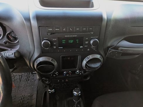 Used 2018 Jeep Wrangler Unlimited Sport w/ Connectivity Group image 14
