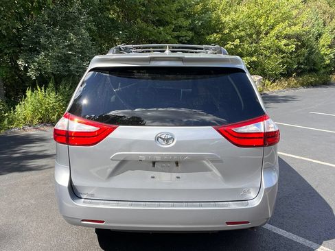 Used 2018 Toyota Sienna LE AWD/4WD image 4