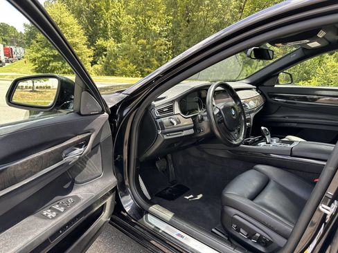 Used 2015 BMW 740Li xDrive image 28