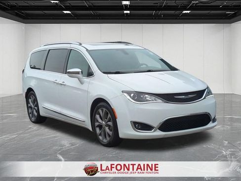 Used 2020 Chrysler Pacifica Limited w/ Tire & Wheel Group FWD image 7