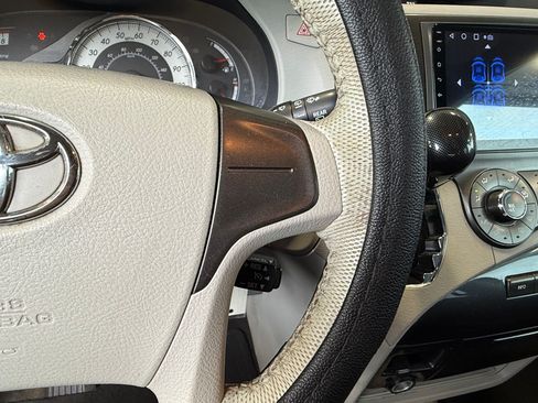 Used 2011 Toyota Sienna SE w/ Towing Pkg FWD image 27