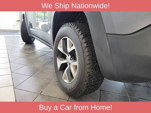 Used 2015 Jeep Cherokee Trailhawk w/ Comfort/Convenience Group AWD/4WD image 18
