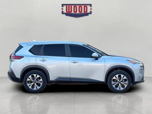 Used 2023 Nissan Rogue SV image 2
