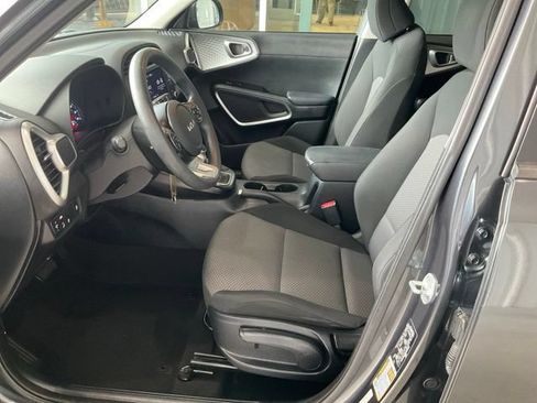 Used 2022 Kia Soul LX w/ Technology Package FWD image 3
