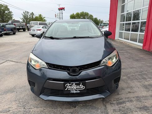 Used 2016 Toyota Corolla LE FWD image 3
