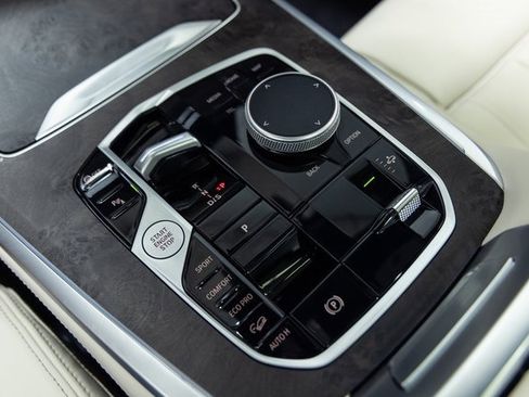 Certified 2025 BMW X7 M60i image 21