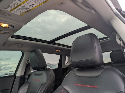 Used 2018 Jeep Compass Trailhawk w/ Navigation Group AWD/4WD image 13