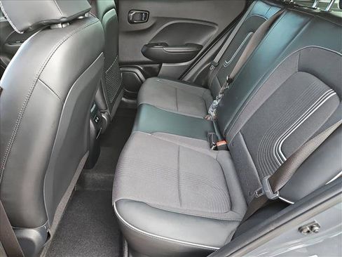 Certified 2025 Hyundai Venue Limited image 18