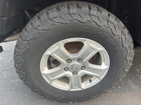 Used 2019 Jeep Wrangler Unlimited Sport S AWD/4WD image 19