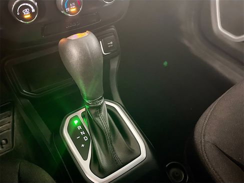 Used 2019 Jeep Renegade Sport w/ Sport Appearance Group image 16