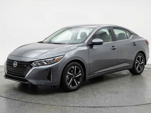 Used 2025 Nissan Sentra SV image 3