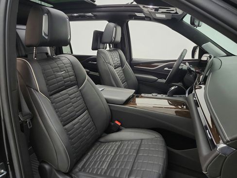 Used 2023 Cadillac Escalade ESV Sport Platinum w/ LPO, ONYX Package image 18