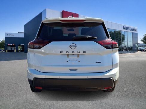 Used 2024 Nissan Rogue S AWD/4WD image 5