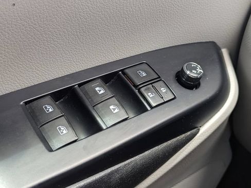 Used 2018 Toyota Highlander XLE AWD/4WD image 26