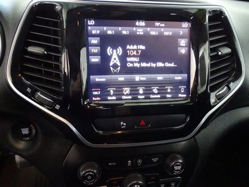 Used 2019 Jeep Cherokee Limited AWD/4WD image 15
