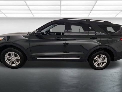 Used 2023 Ford Explorer XLT w/ Equipment Group 202A image 4