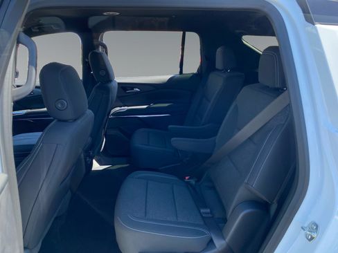 Used 2026 Chevrolet Traverse LT w/ LPO, Floor Liner Package FWD image 13