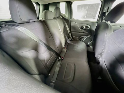 Used 2022 Jeep Renegade Latitude AWD/4WD image 25