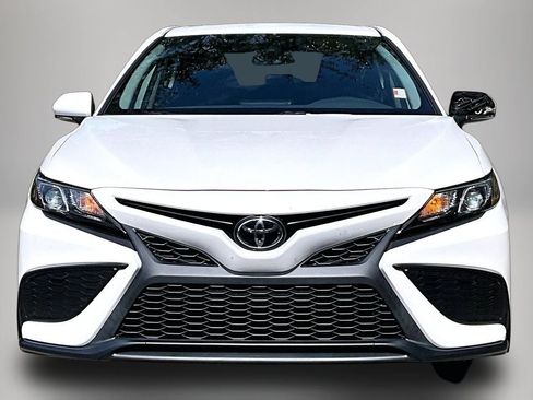 Used 2023 Toyota Camry SE image 3