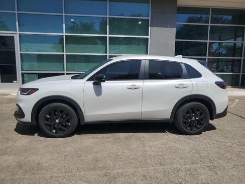 Used 2024 Honda HR-V Sport image 3