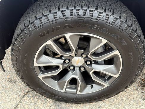 Certified 2024 Chevrolet Silverado 1500 LT AWD/4WD image 9