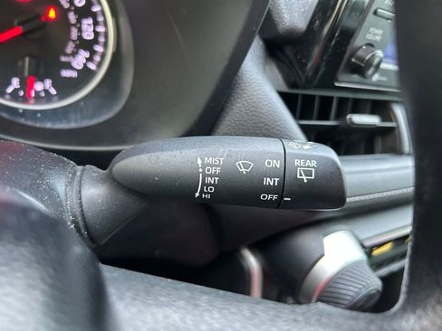 Used 2021 Toyota RAV4 LE FWD image 20