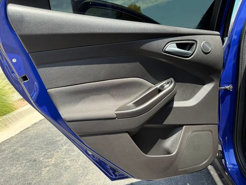Used 2013 Ford Focus Titanium w/ Titanium Handling Pkg FWD image 14