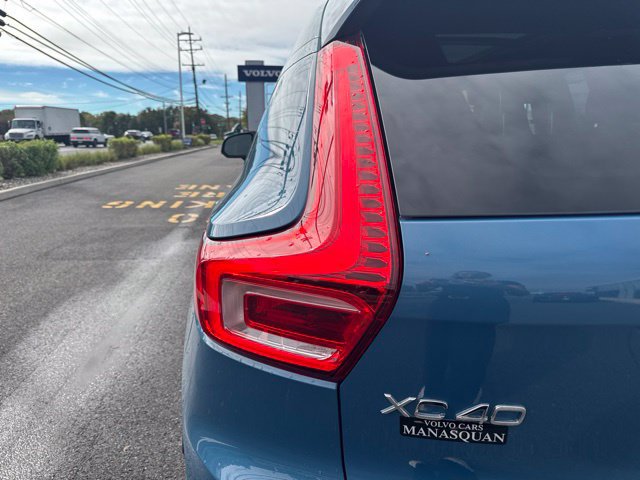 Certified 2025 Volvo XC40 B5 Plus AWD/4WD image 7