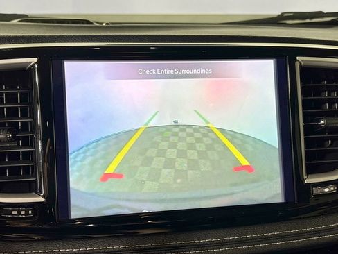 Used 2023 Chrysler Pacifica Touring-L FWD image 16