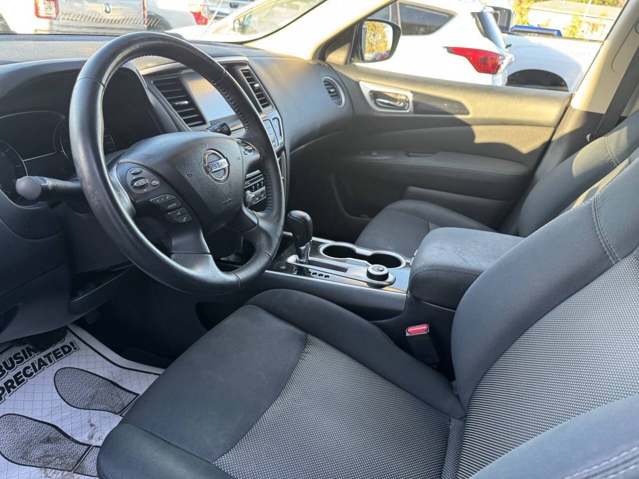 Used 2017 Nissan Pathfinder SV AWD/4WD image 16
