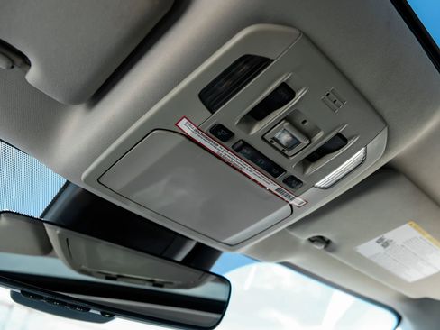 Used 2020 Toyota Highlander Limited FWD image 39