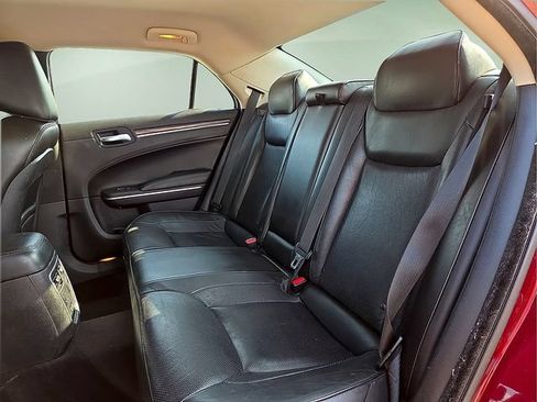Used 2019 Chrysler 300 Limited RWD image 12