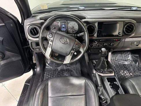 Used 2019 Toyota Tacoma SR AWD/4WD image 13