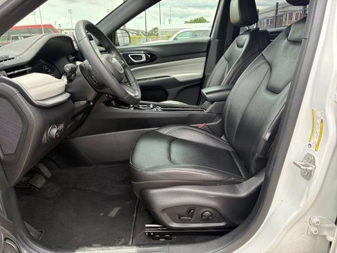 Used 2025 Jeep Compass Limited AWD/4WD image 22