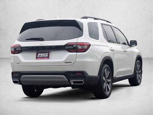 Used 2025 Honda Pilot Touring image 5