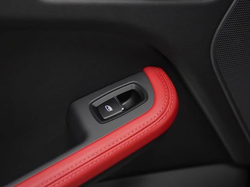 Certified 2025 Porsche Macan image 16