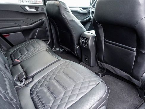 Used 2024 Ford Escape SE w/ PHEV Premium Package image 6