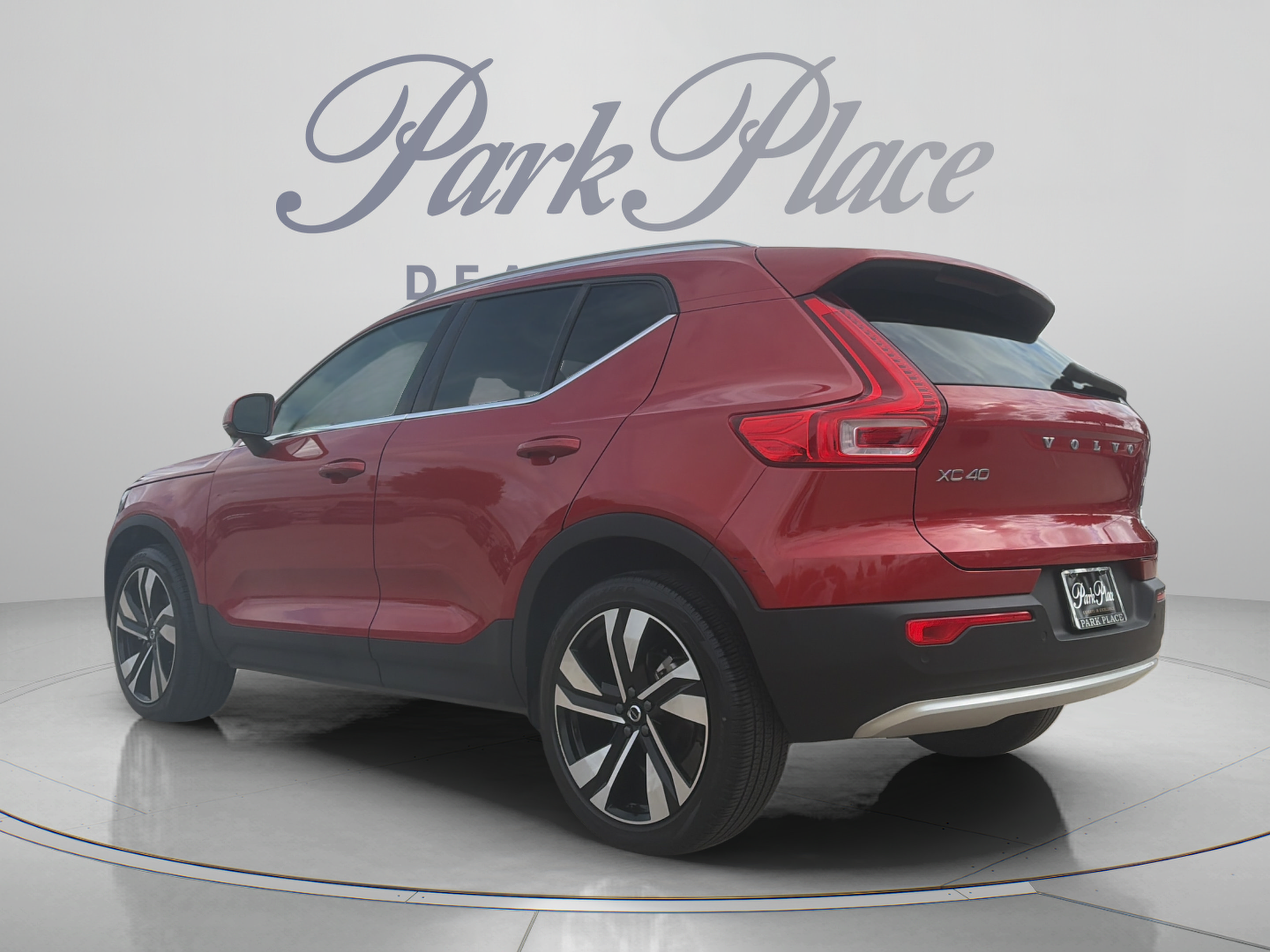 Used 2024 Volvo XC40 B5 Plus AWD/4WD image 3