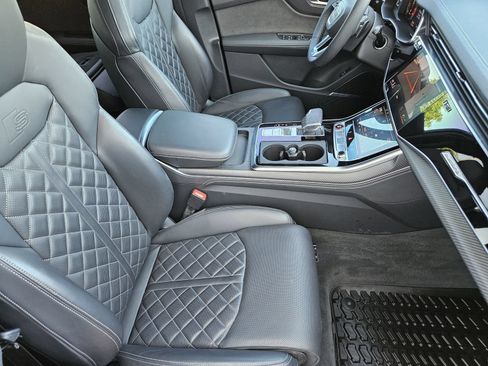 Used 2025 Audi SQ7 Prestige w/ Prestige Package AWD/4WD image 15