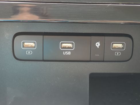 Used 2023 Kia Carnival EX FWD image 20